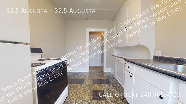 Photo - 32.5 Augusta Ave Unidad 32.5 Augusta