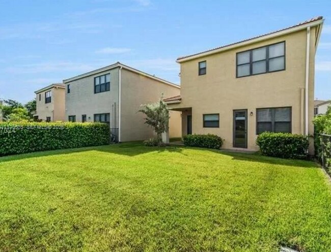 Photo - 965 NE 193rd Ter