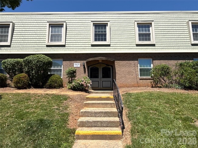 Building Photo - 2612 Park Rd Unit C