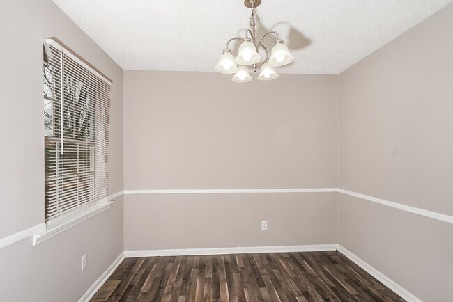Photo - 1333 Turf Dr