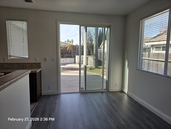 Photo - 6905 Loheit Way