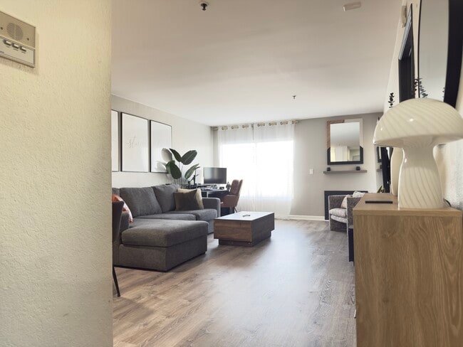 Photo - 5605 Friars Rd Unidad 304