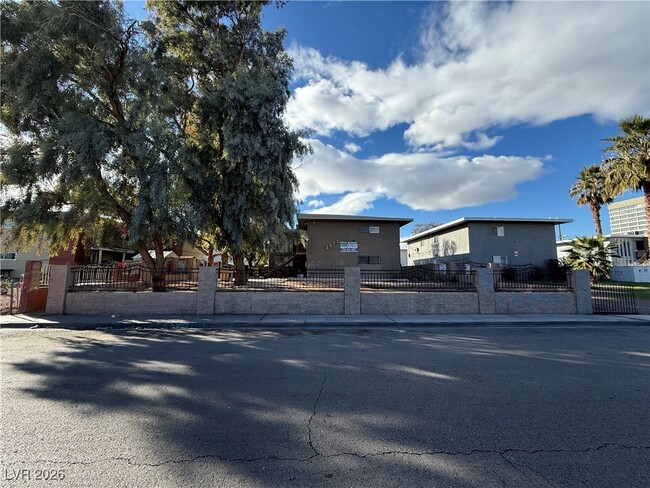 Building Photo - 3371 Brussels St Unit 4