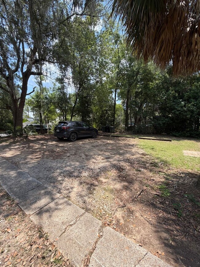 Photo - 3/1 Located in the Heart of Tallahassee Florida. Available NOW