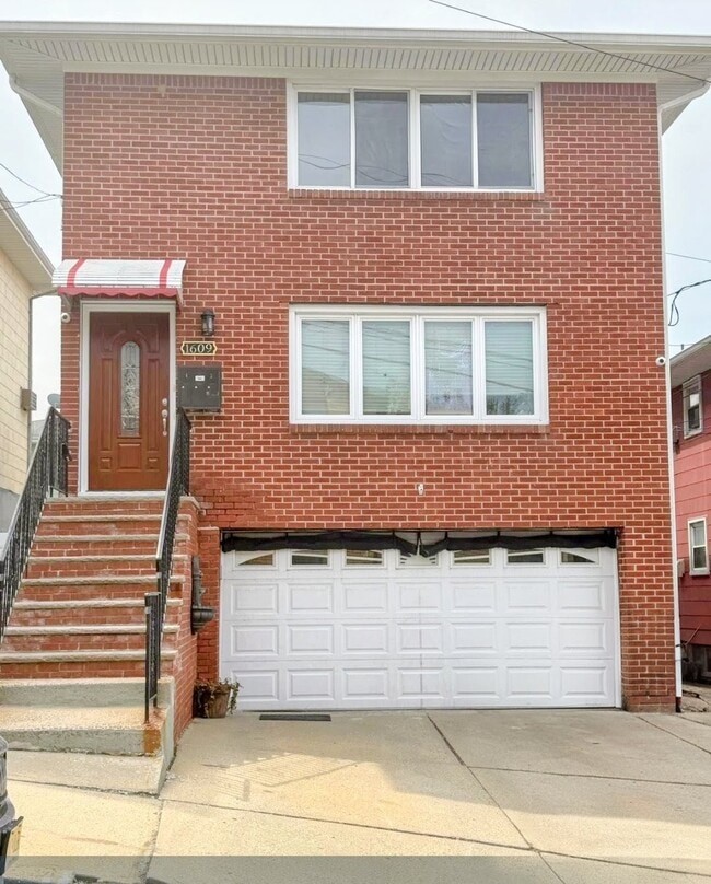 Building Photo - 1609 74th St Unit 2