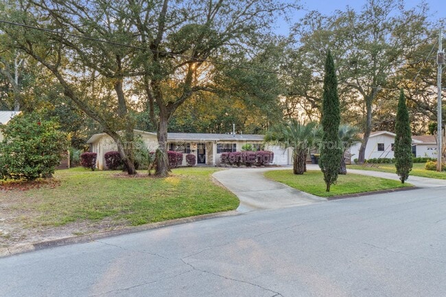 Building Photo - 26 Anastasia Dr SE