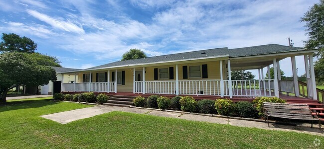 Building Photo - 3-Bedroom, 2-Bath House