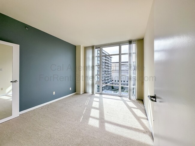 Photo - 1 Lakeside Dr