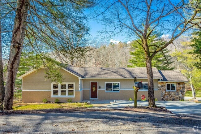 Building Photo - 516 Hedgewood Dr Rental