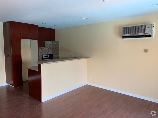 Building Photo - Los Caballeros Clubhouse #1308 Unit #1308