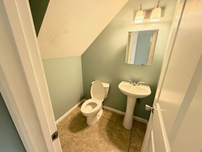 Photo - 706 Crescent Dr Unit A