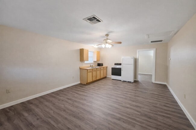 Photo - 6107 Williams Rd Unidad E