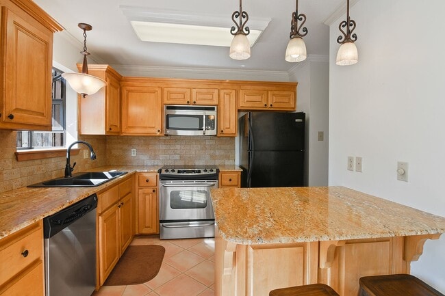 956 Ridgepoint Court #15C - 956 Ridgepoint Court #15C Apartment Unit 956 Ridgepoint Court #15C