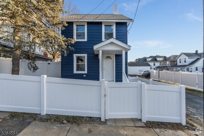 Building Photo - 288 Marshall St Rental