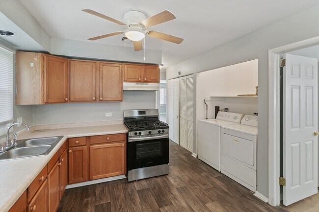 Photo - 444 W Hickory St