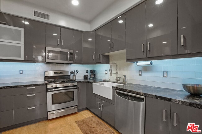 16123 Sunset Blvd Unit 202