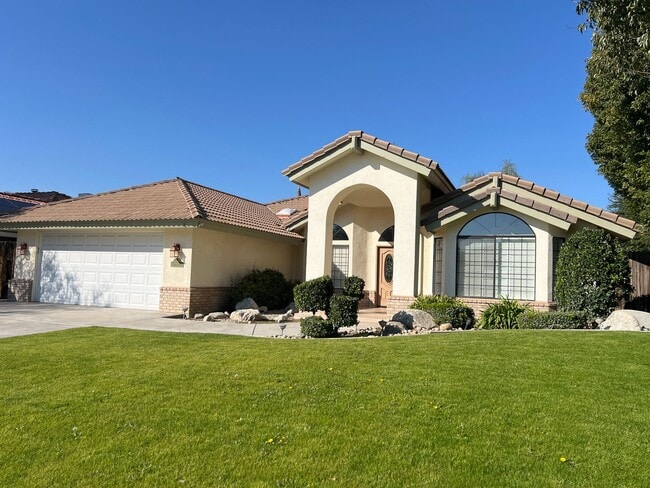 Building Photo - SOUTHWEST BAKERSFIELD