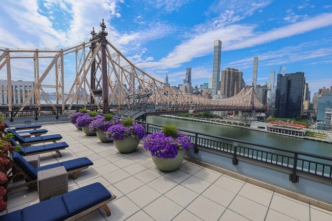 Photo - Riverwalk Crossing