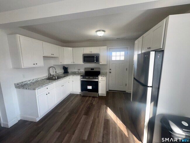 Photo - 22 Brewster St Unidad 3 Floor