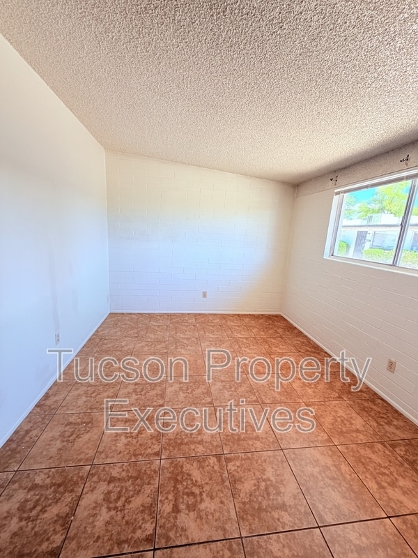 Photo - 4223 E Lee St