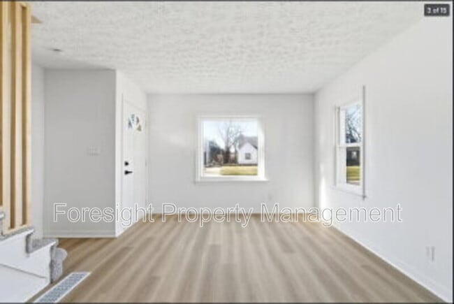 Photo - 1582 Vendome Dr S