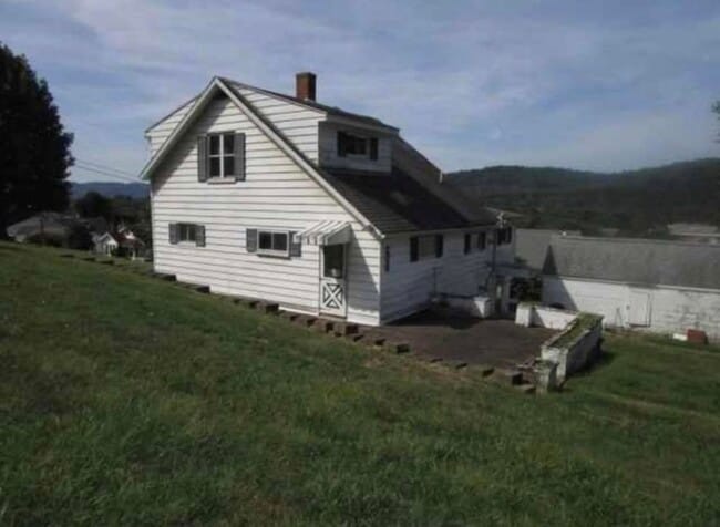 Photo - 361 Long St