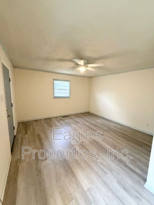 Photo - 2803 Warrick Cir