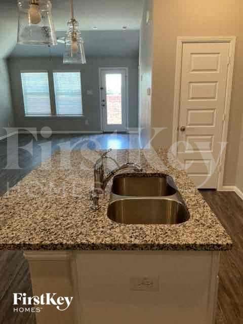 Photo - 3361 Duncan Way