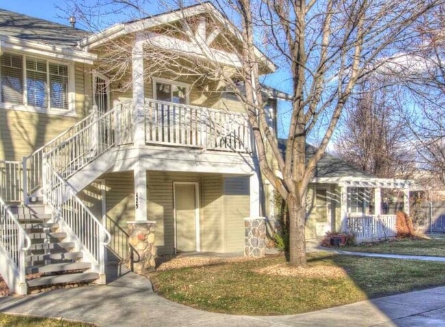 Photo - 429 W State St Townhome