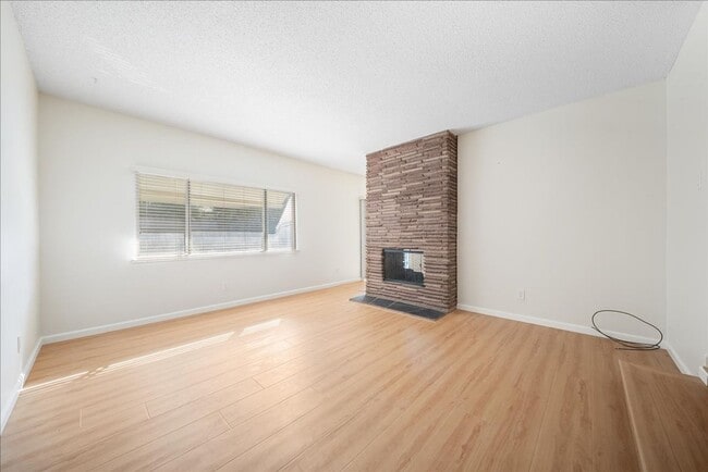 Photo - 2549 Notre Dame Dr