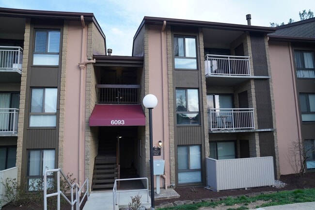 Building Photo - 6093 Majors Ln Unit 4J4