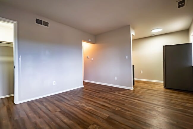 Photo - 733 E Wilbeth