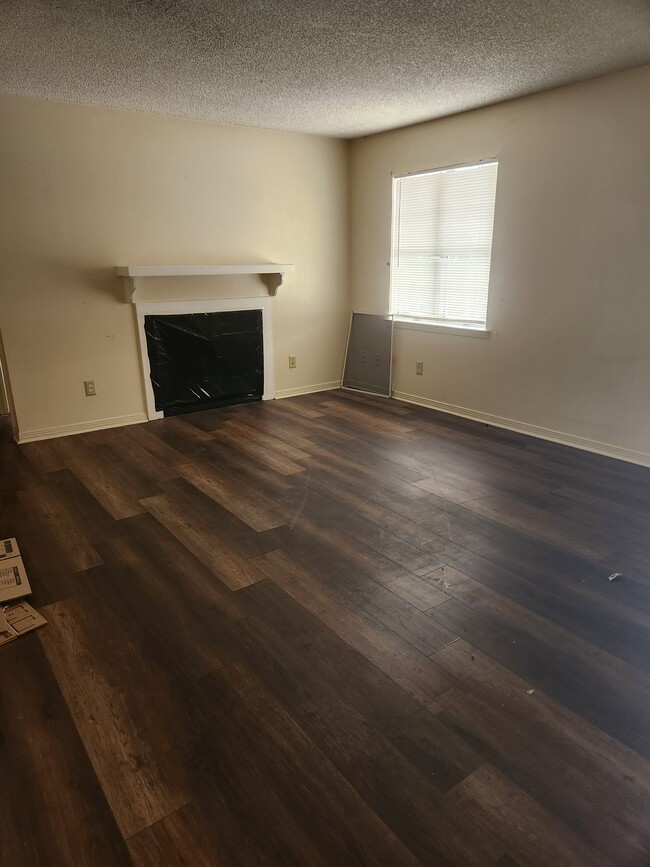 Building Photo - 696 S 72nd Ave Unit D (upstairs)