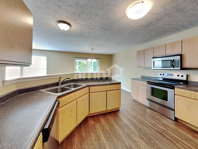 Photo - 220 Hartford Ct