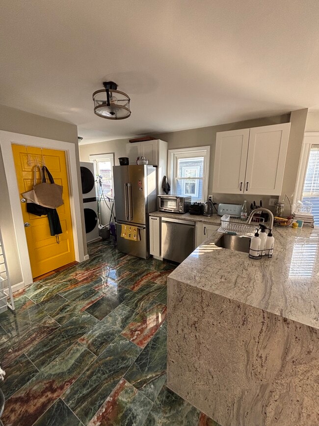 Photo - 17 Lesher St