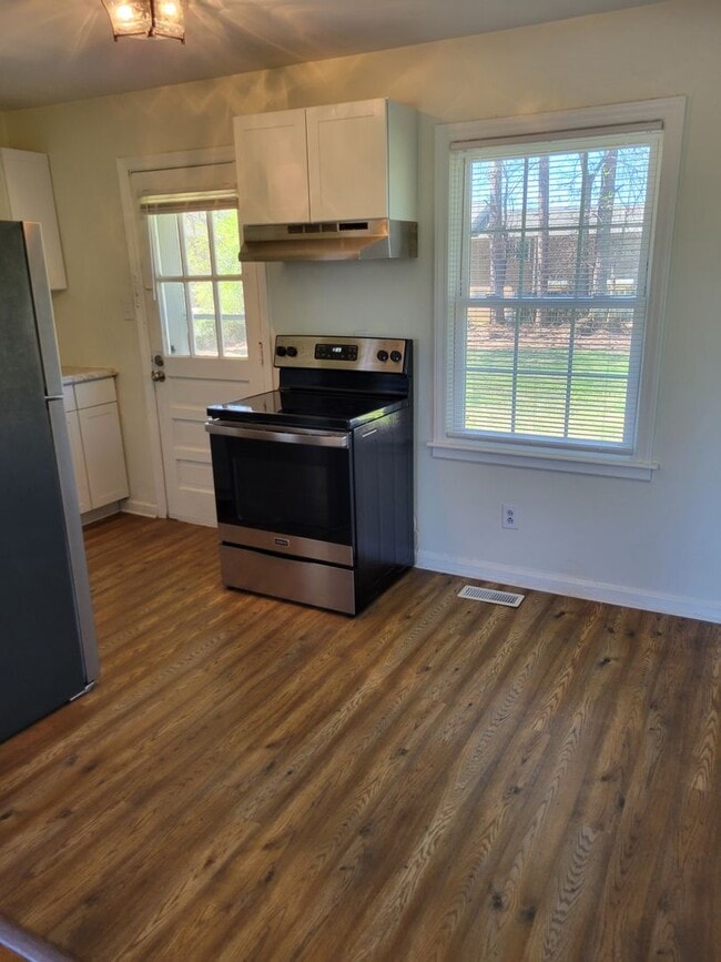 Photo - Charming 2br 1ba Home! Available Now!