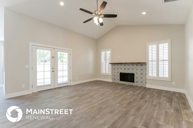 Photo - 3557 W Chicago St