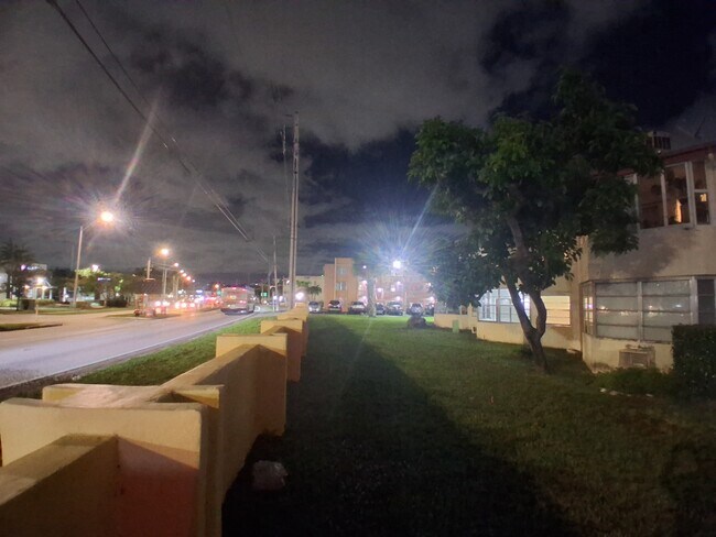 Photo - 1605 NE Miami Gardens Dr Unit 105