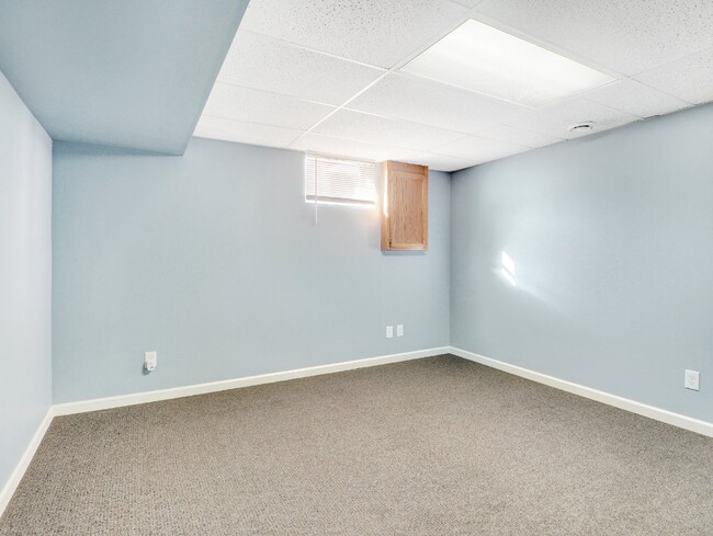 Building Photo - 3 bed Rambler on huge lot