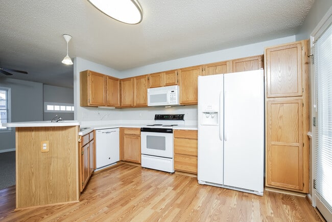 Photo - 936 Heatherstone Dr