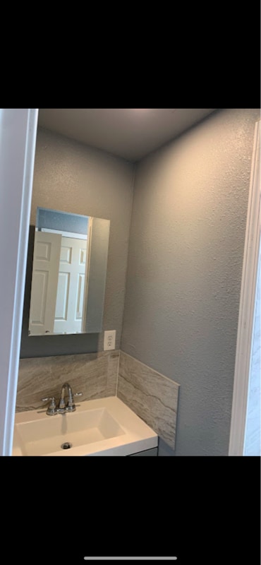 Photo - 2113 Saladia St Unidad Apt For Rent 1 x 1 -All bills included