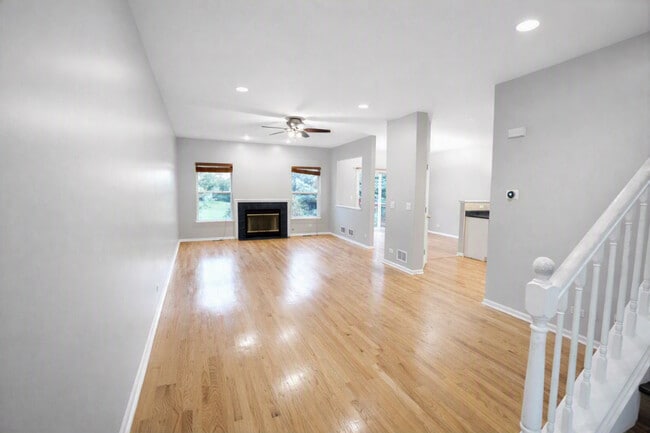 Photo - 318 Abington Woods Dr
