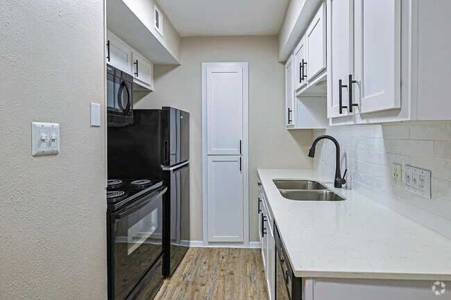 1BR, 1BA - 450SF - Kitchen