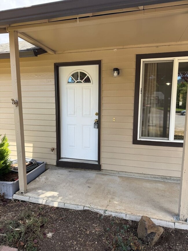 Photo - 3 bedroom 2 bath house in Thurston!