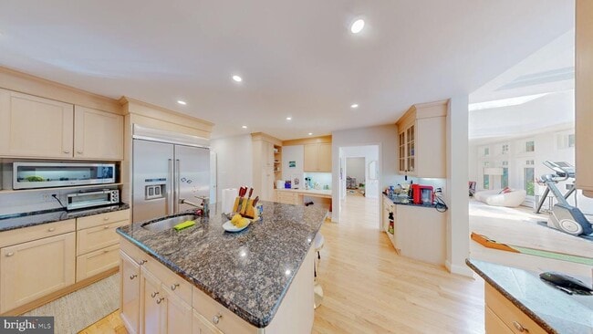 Building Photo - 8403 Bradmoor Dr