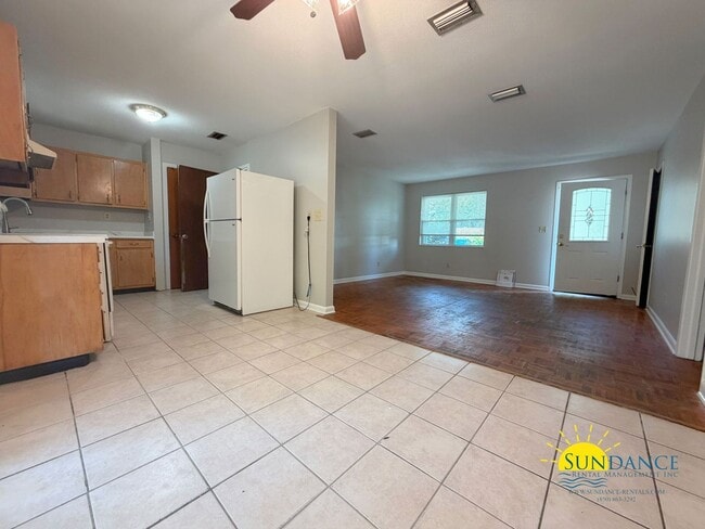 Photo - 210 Buck Dr NE
