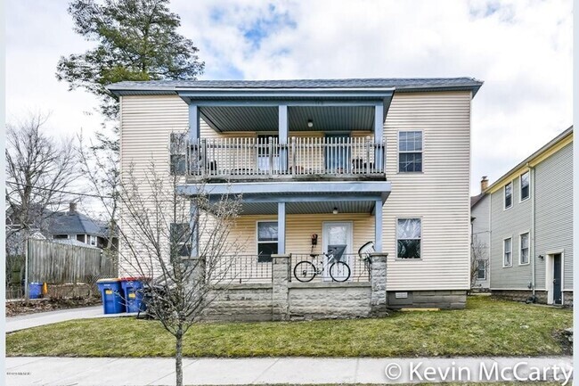 Building Photo - 16-18 Packard Ave SE Unit 16 Packard Ave SE Rental