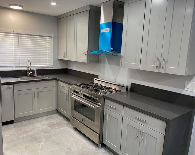Building Photo - 1707 Barry Ave Unit 1705 Rental