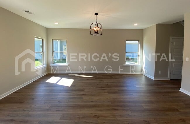 Photo - Home for Rent in Jasper, AL!!! Available to View Now!!!