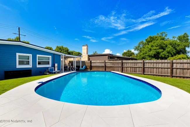 Photo - 401 Claudia Dr